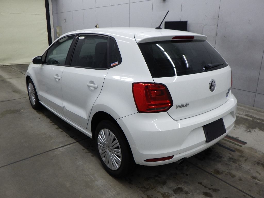 2015 Volkswagen ポロ 5HB TSI Comfortline auction photo 5