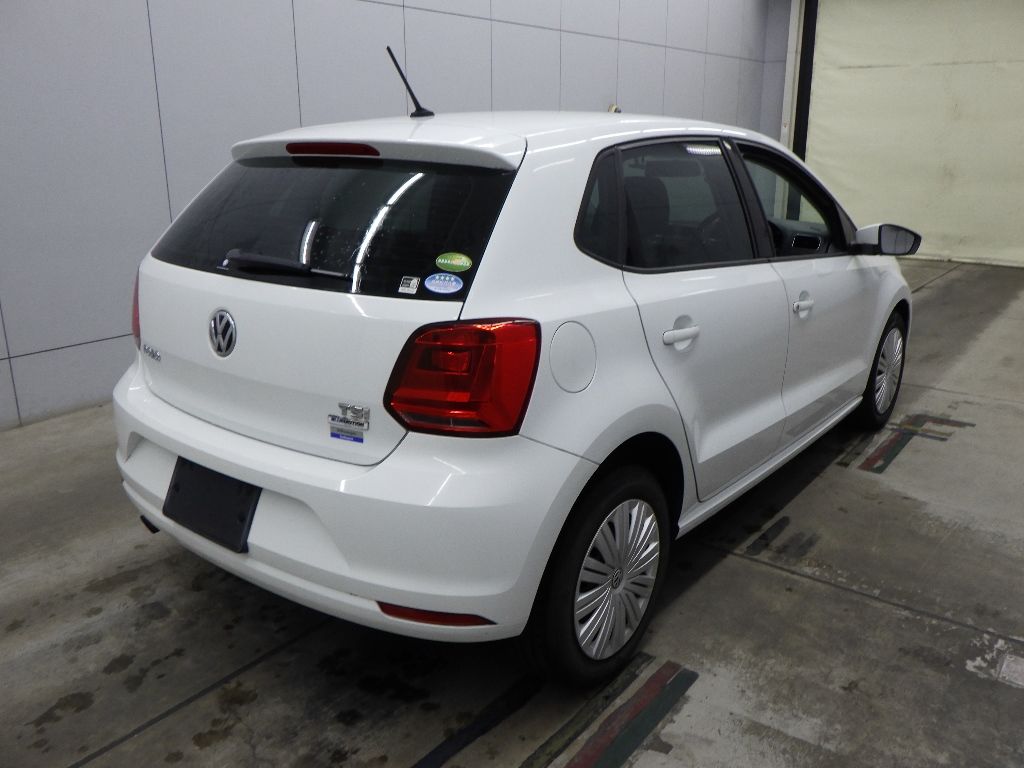 2015 Volkswagen ポロ 5HB TSI Comfortline auction photo 2