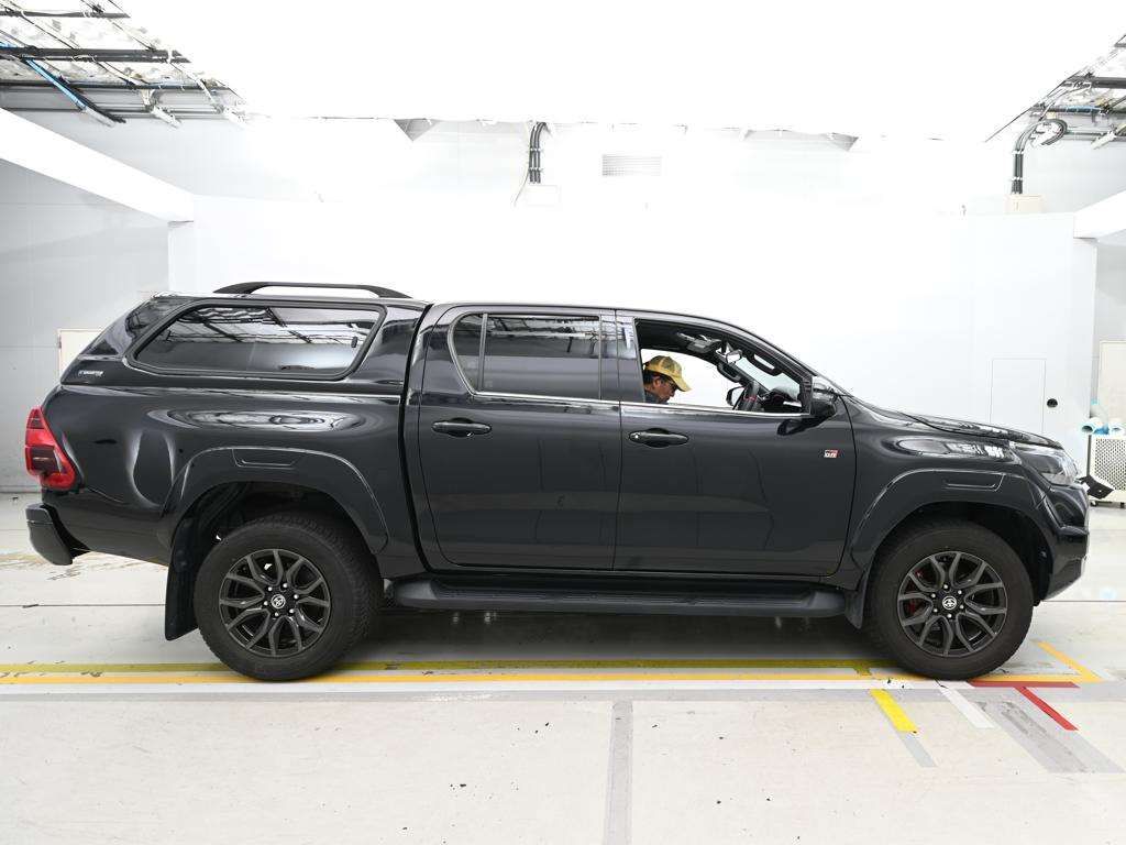 2023 Toyota Hilux Z GRスポーツ 4WD auction photo 3