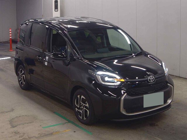 Japan Auction Vehicles 9 2026 Toyota Sienta ハイブリッドZ auction photo