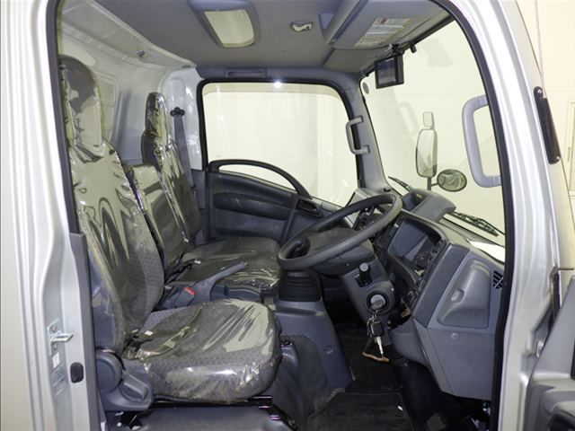 2020 Isuzu Elf Van auction photo 8