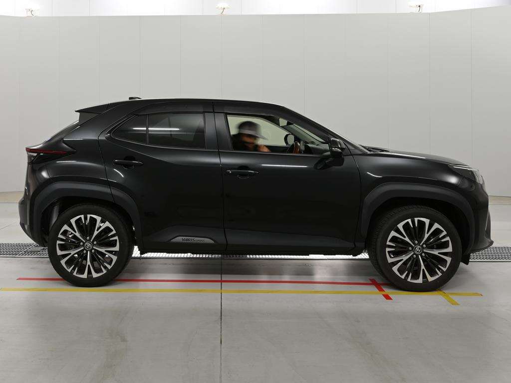 2021 Toyota Yaris Cross Z 4WD auction photo 3