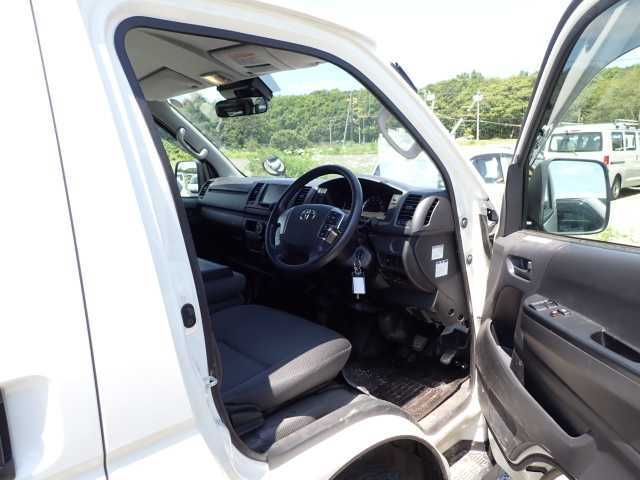 2020 Toyota Hiace DX 4WD auction photo 6