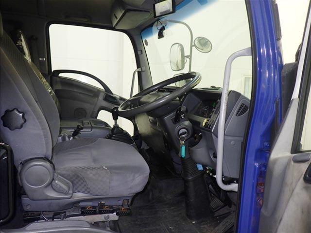 2010 Isuzu Forward タンク車 auction photo 5