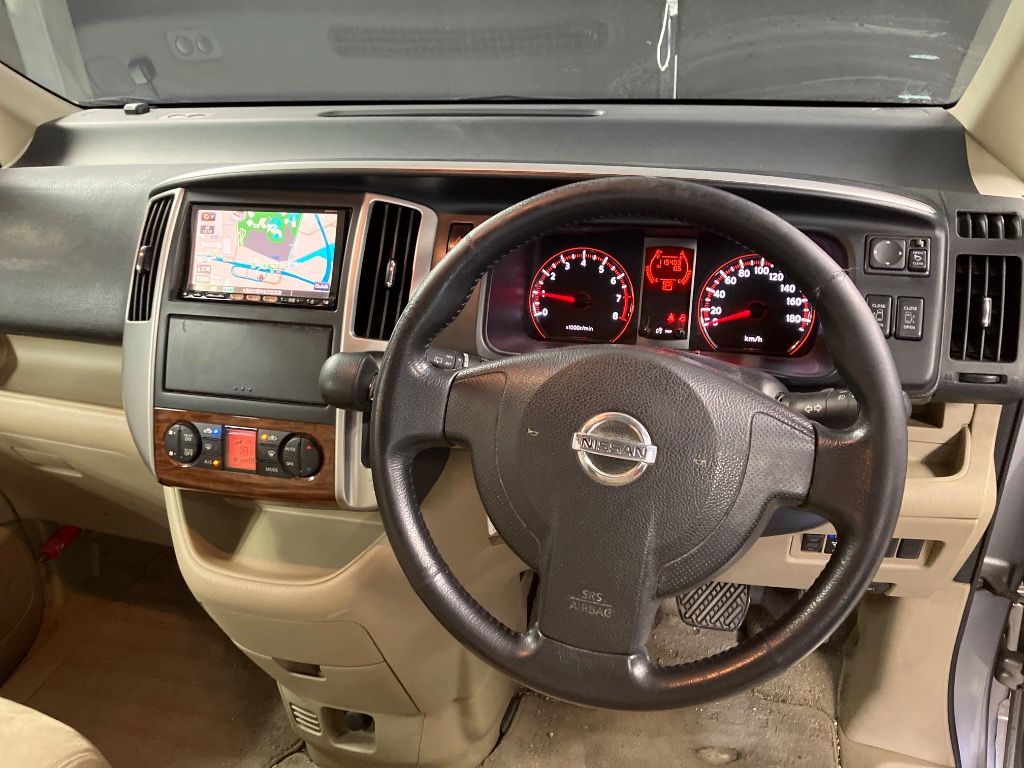 2009 Nissan Serena 20G auction photo 3