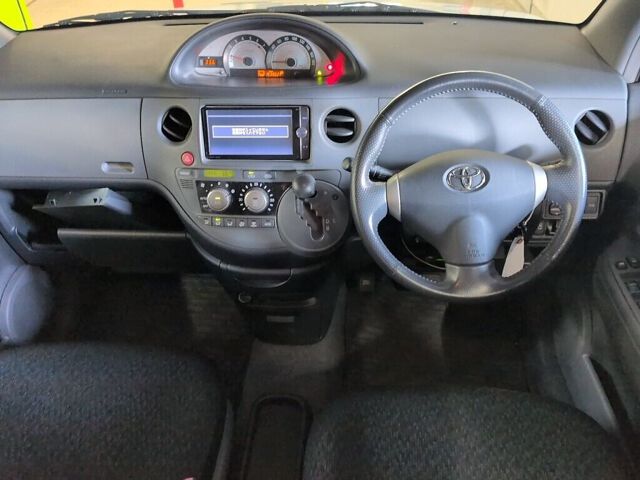 2013 Toyota Sienta DICE auction photo 3