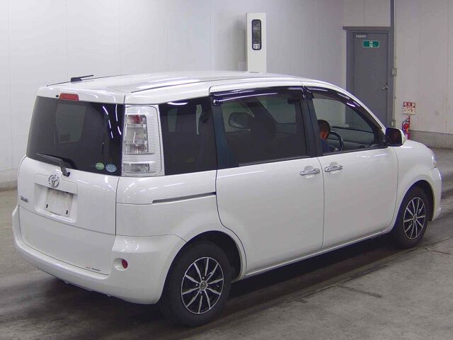 2013 Toyota Sienta DICE auction photo 5