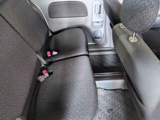 2013 Toyota Sienta DICE auction photo 6