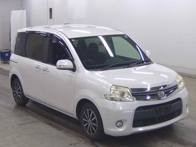 2013 Toyota Sienta DICE Japan auction vehicle