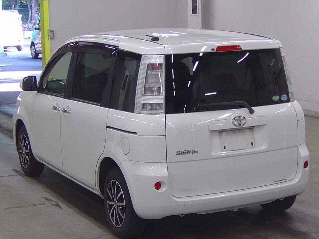 2013 Toyota Sienta DICE auction photo 2
