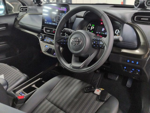 2025 Toyota Aqua Z auction photo 3