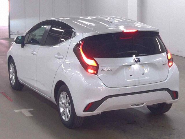 2025 Toyota Aqua Z auction photo 2