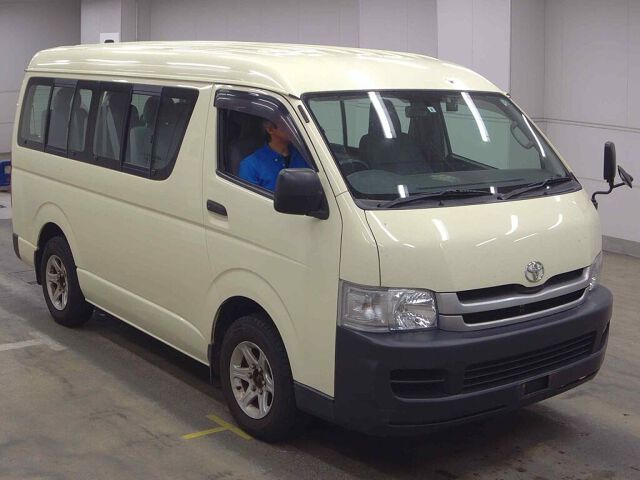 Japan Auction Vehicles 8 2006 Toyota Hiace DX 4WD auction photo