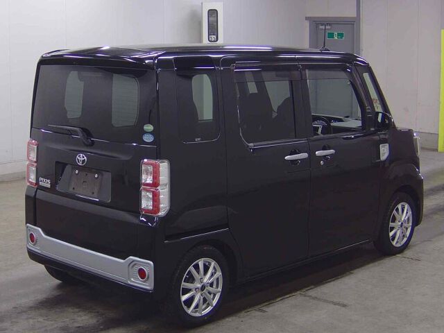 2015 Toyota ピクシスメガ D auction photo 5