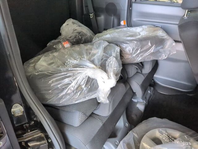 2015 Toyota ピクシスメガ D auction photo 6