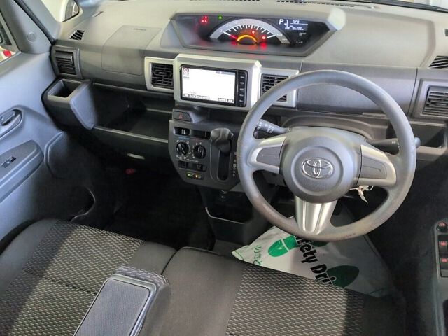 2015 Toyota ピクシスメガ D auction photo 3