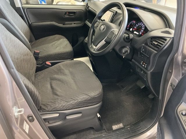 2017 Toyota Noah ワゴン X auction photo 4