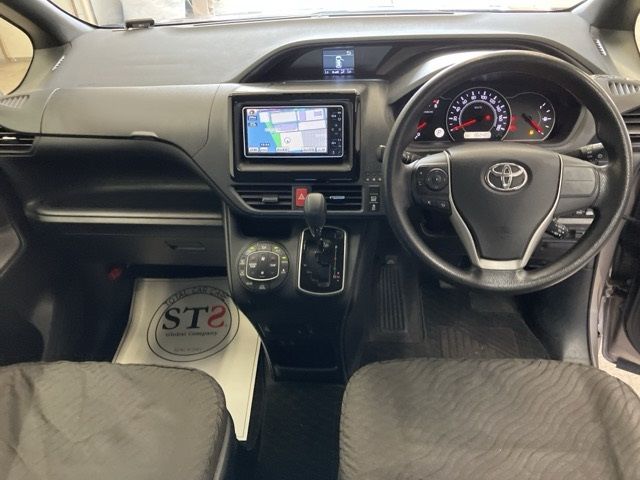2017 Toyota Noah ワゴン X auction photo 5