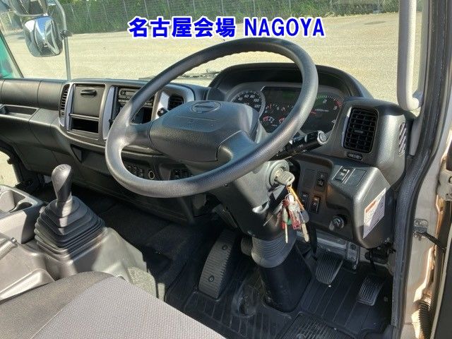 2017 Hino Ranger Hollow Wing auction photo 4