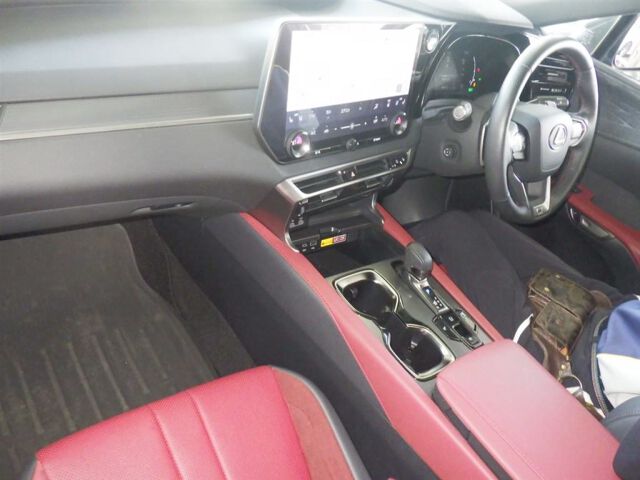 2024 Lexus RX RX500H F Super Four 4WD auction photo 3