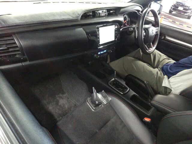 2023 Toyota Hilux Z GR Sport 4WD auction photo 6