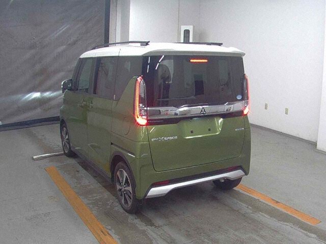 2021 Mitsubishi eKクロススペース T 4WD auction photo 2