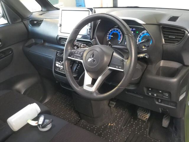 2021 Mitsubishi eKクロススペース T 4WD auction photo 3