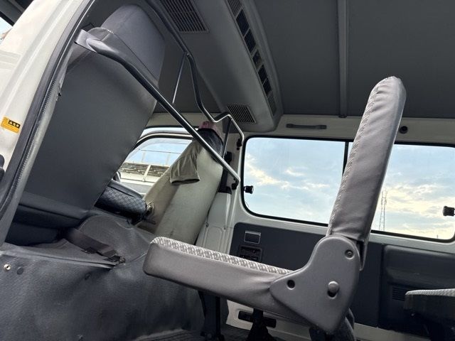 2004 Toyota Hiace バン.4WD auction photo 10