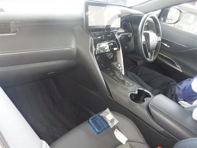 2024 Toyota Harrier G auction photo 3