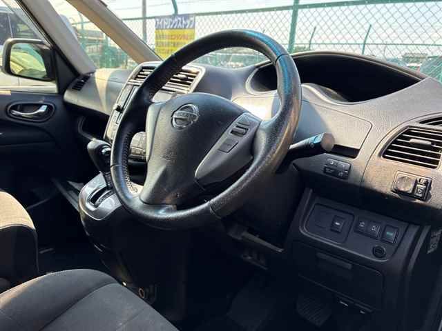 2015 Nissan Serena auction photo 3