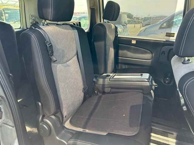 2015 Nissan Serena auction photo 7