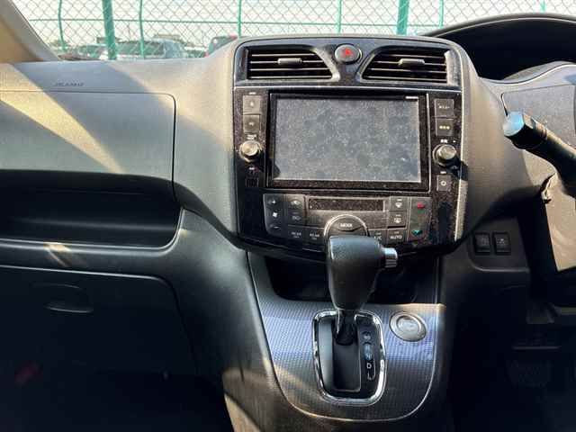 2015 Nissan Serena auction photo 6