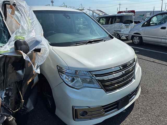 Japan Auction Vehicles 10 2015 Nissan Serena auction photo