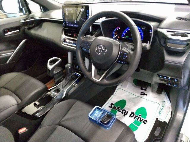 2022 Toyota Corolla Cross ハイブリッドZ 4WD auction photo 3