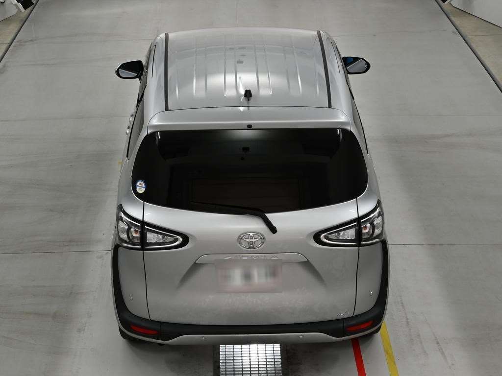 2022 Toyota Sienta X 4WD auction photo 8