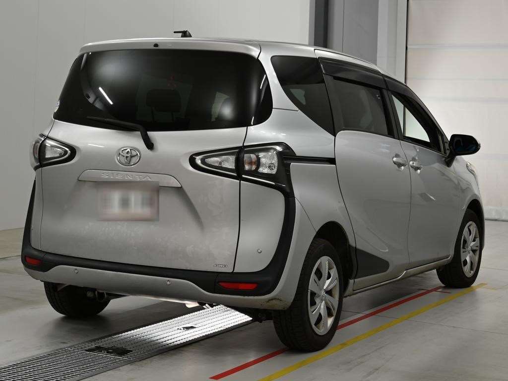 2022 Toyota Sienta X 4WD auction photo 2
