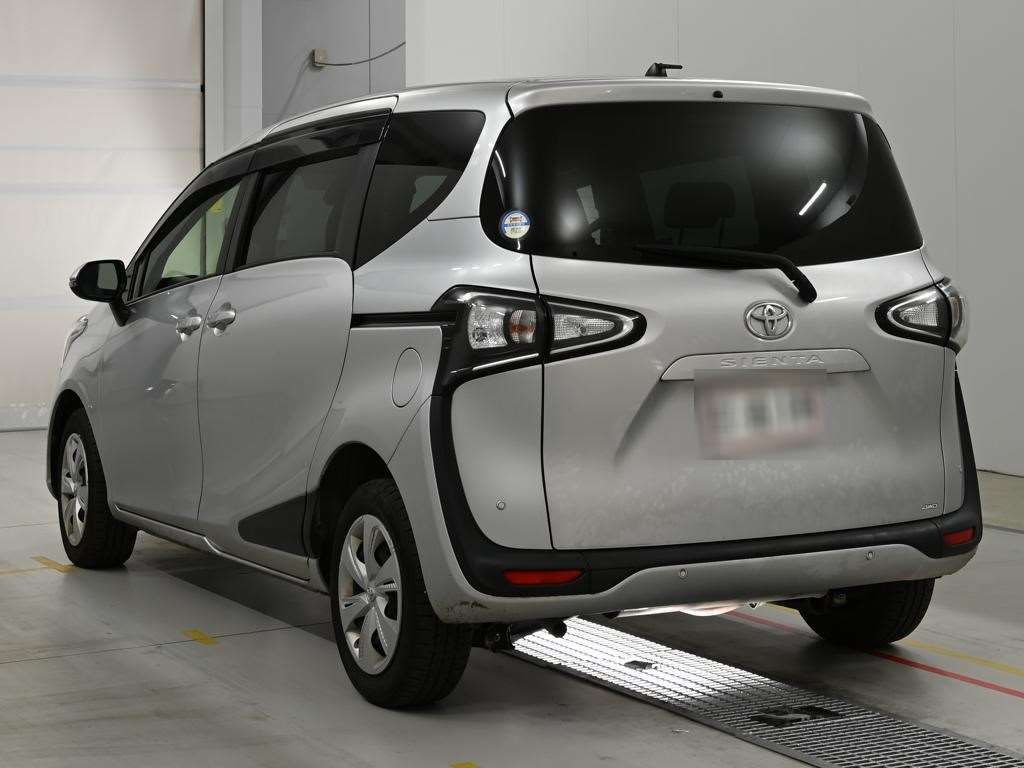 2022 Toyota Sienta X 4WD auction photo 6