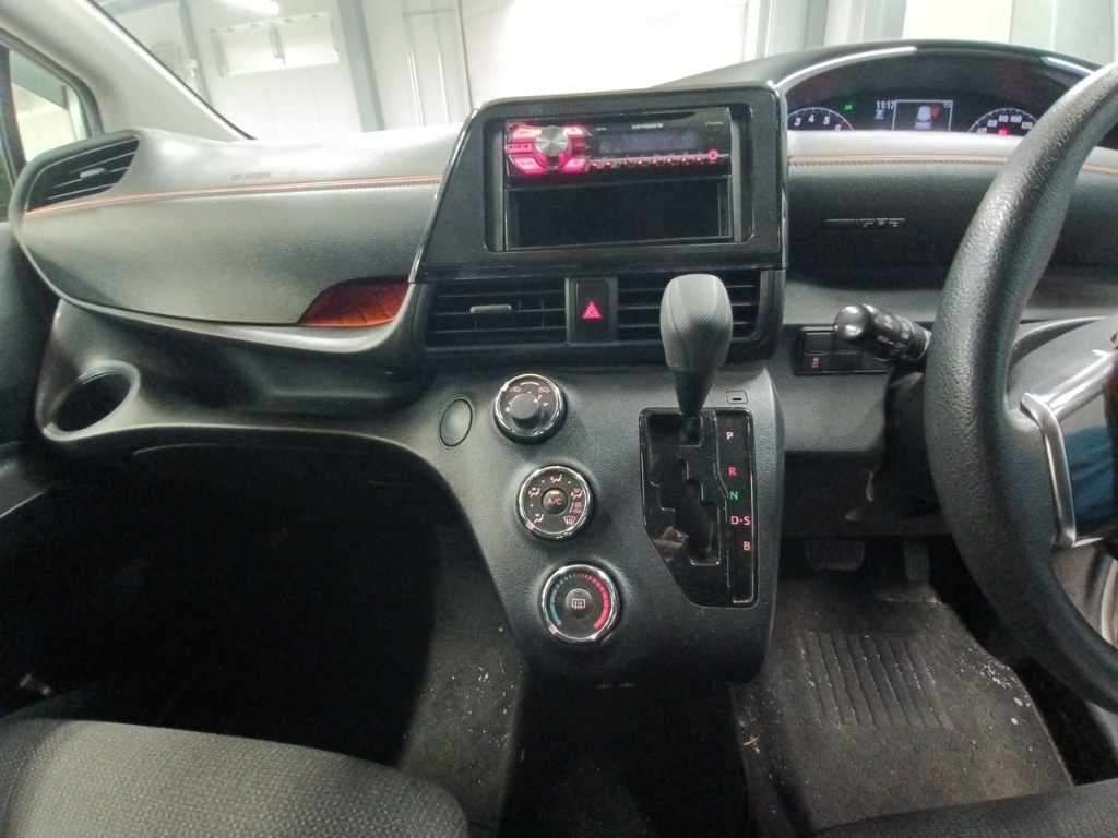 2022 Toyota Sienta X 4WD auction photo 11