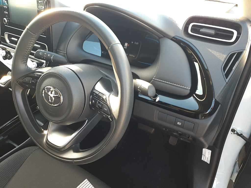 2025 Toyota Aqua G auction photo 9