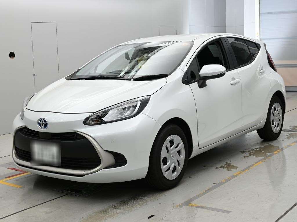 2025 Toyota Aqua G Japan auction vehicle