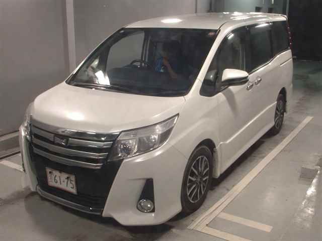 2015 Toyota Noah 4WD Si auction photo 4