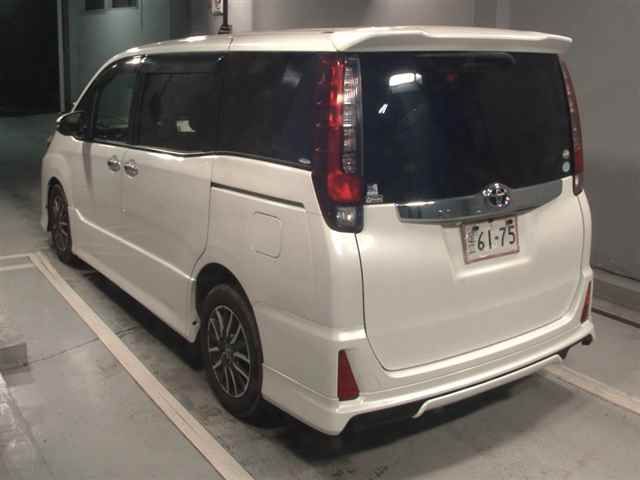 2015 Toyota Noah 4WD Si auction photo 2