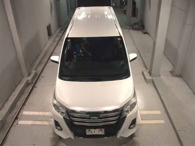 2015 Toyota Noah 4WD Si auction photo 6