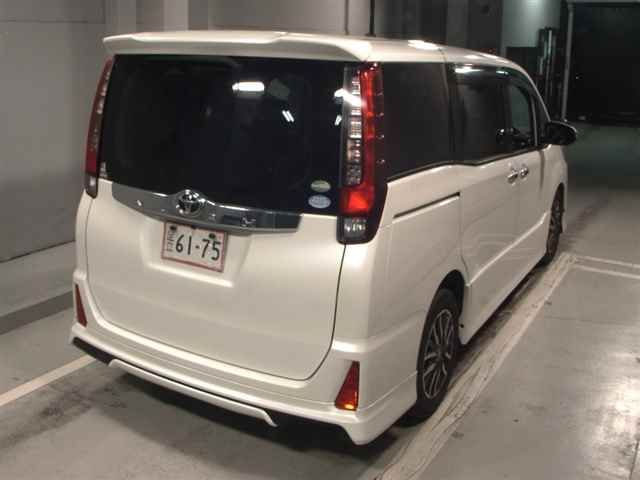2015 Toyota Noah 4WD Si auction photo 5
