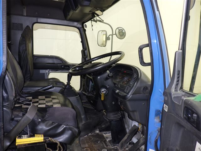 2004 Isuzu Forward Container-only vehicle auction photo 5