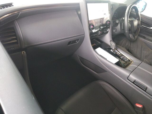 2024 Toyota Vellfire Z Premier 4WD auction photo 3