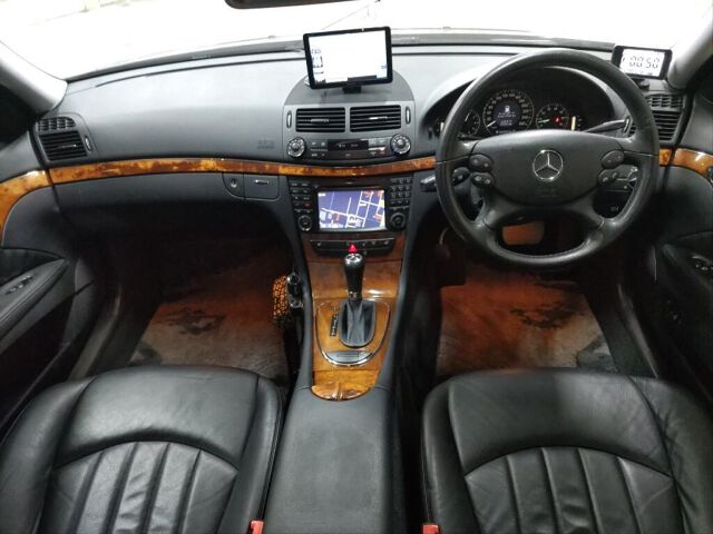 2009 Mercedes-Benz E-Class Station Wagon E300 auction photo 3