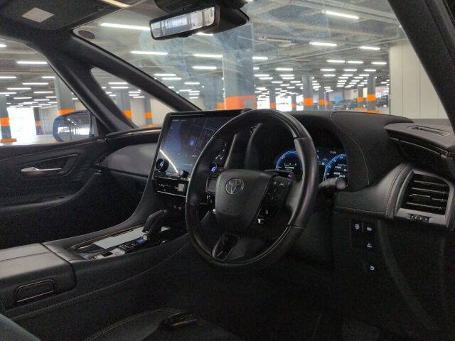 2025 Toyota Vellfire Z Premier auction photo 3