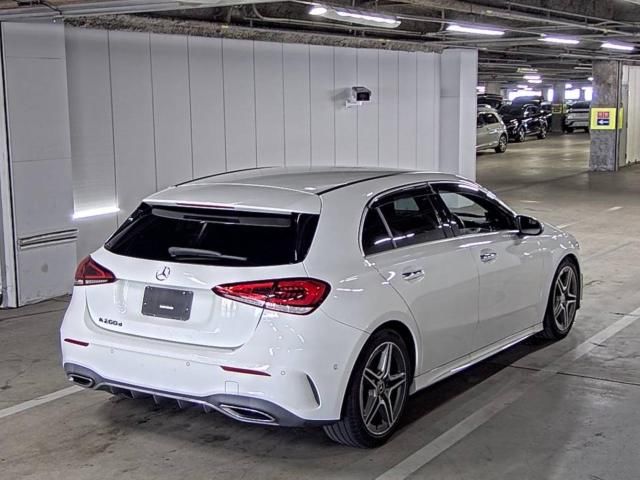 2019 Mercedes-Benz A 200 d AMGライン auction photo 3