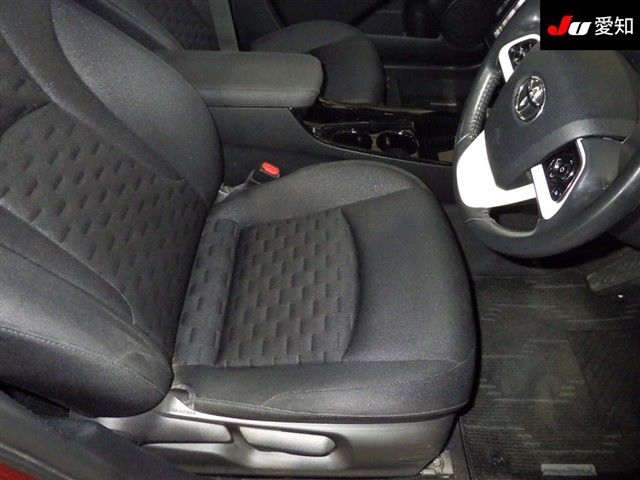 2017 Toyota Prius PHEV S ナビパッケージ auction photo 6